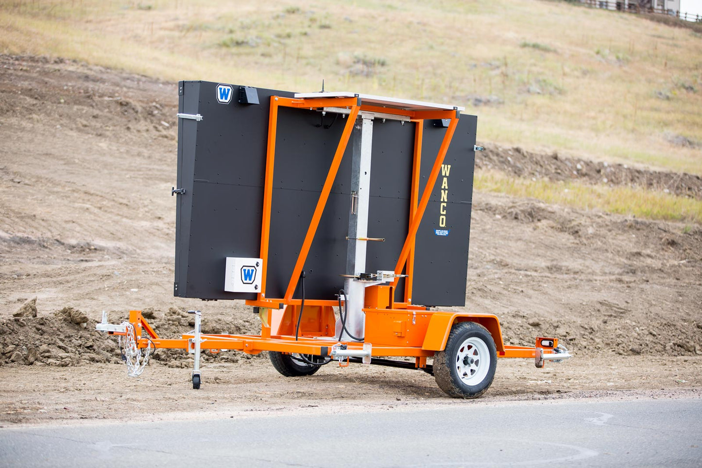 Wanco 3-Line Message Sign with Hydraulic Lift